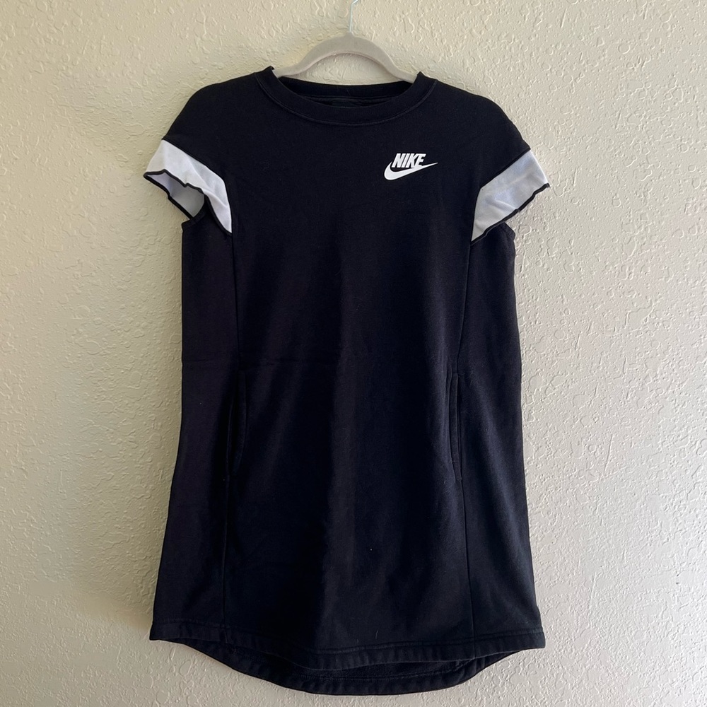 ❣️2/$25❣️ NIKE girl’s pull over t-shirt dress with pockets | Medium
